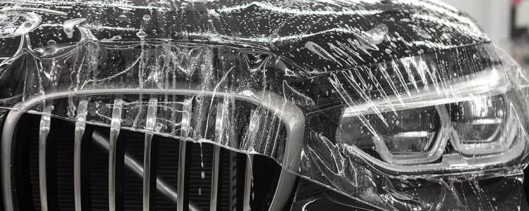 Антигравійна плівка: які зони авто варто захищати (капот, бампер, фари) |