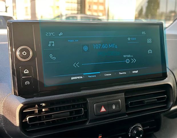 Защитное стекло Pixsel на монитор PEUGEOT PARTNER 11.1“ 2024 - (гибридное глянец)