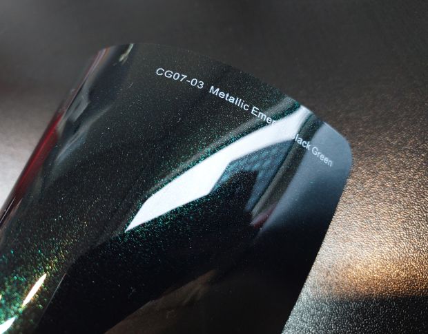 FORMULA PPF Metallic Emerald Black Green Gloss - Антигравийная защитная черная хамелеон плёнка (глянцевая) 1.52 m