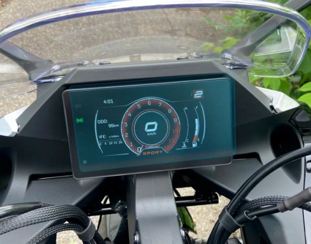 Защитное стекло Pixsel на спидометр мотоцикла CFMOTO 300SR 2023+ 6.9“ (гибридное глянец)