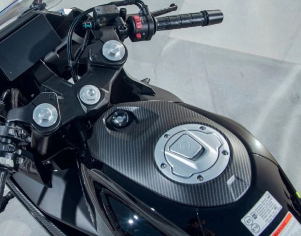 Защитное стекло Pixsel на спидометр мотоцикла CFMOTO 300SR 2023+ 6.9“ (гибридное глянец)