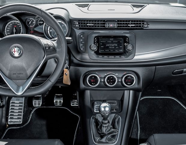 Защитное стекло Pixsel на монитор ALFA ROMEO GIULIETTA - 5“ 2016 - 2020 (гибридное мат)
