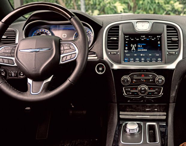Защитное стекло Pixsel на монитор CHRYSLER 300 - 8.1“ 2014 - (гибридное глянец)