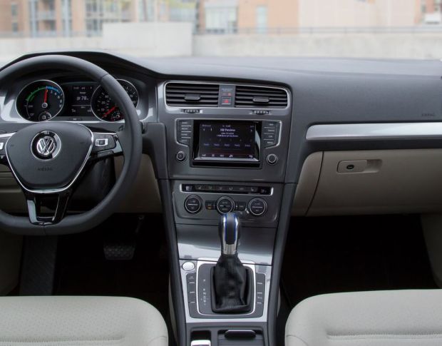 Защитное стекло Pixsel на монитор VOLKSWAGEN GOLF - 6.5“ 2013 - 2017 (гибридное глянец)
