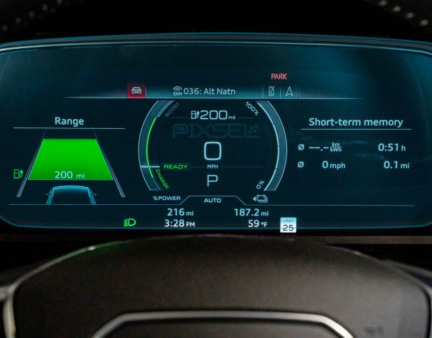 Захисне скло Pixsel на панель приладів AUDI Q8 E-Tron - 14.4“ 2022 - 2025 (гібридне глянець)