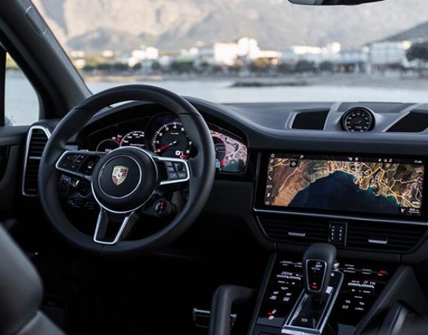 Защитное стекло Pixsel на приборную панель PORSCHE CAYENNE - 17.4“ 2017 - 2020 (гибридное глянец)