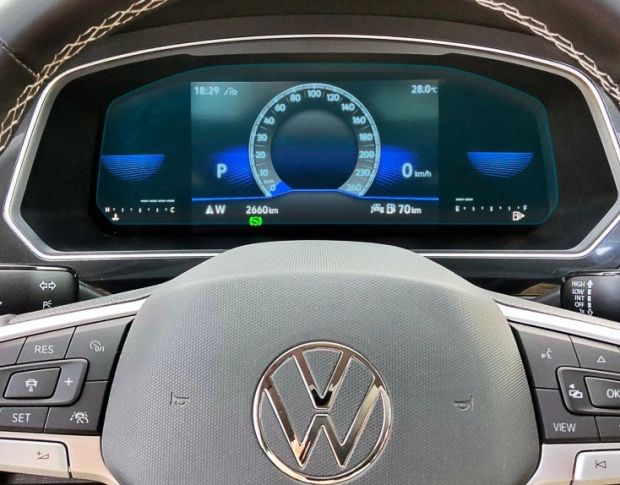 Защитное стекло Pixsel на приборную панель VOLKSWAGEN TIGUAN - 13.1“ 2021 - 2023 (гибридное глянец)