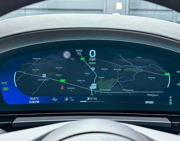 Захисне скло Pixsel на панель приладів PORSCHE MACAN 15.2“ 2024 - (гібридне мат)