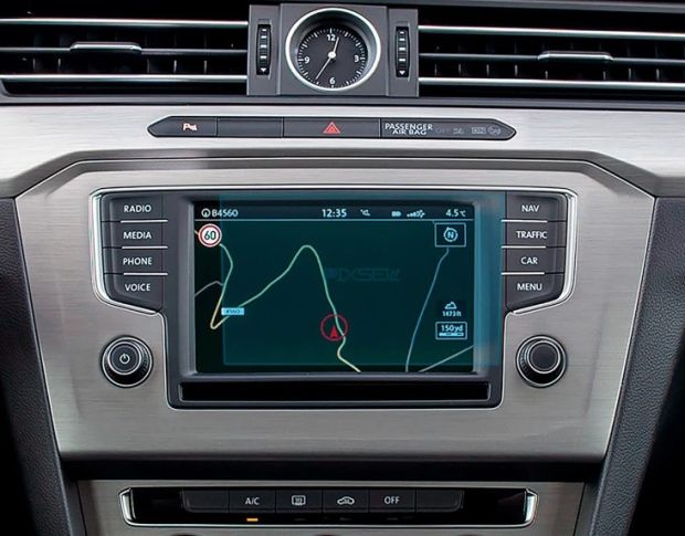Защитное стекло Pixsel на монитор VOLKSWAGEN PASSAT 6.5“ 2015 - 2019 (гибридное мат)