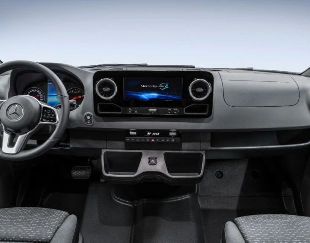 Защитное стекло Pixsel на монитор MERCEDES-BENZ SPRINTER 10.2“ 2018 - (гибридное глянец)