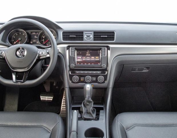 Защитное стекло Pixsel на монитор VOLKSWAGEN PASSAT 6.2“ 2019 - 2022 (гибридное глянец)