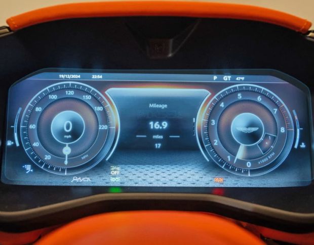 Захисне скло Pixsel на панель приладів ASTON MARTIN DBX707 13.3“ 2025 - (гібридне глянець)