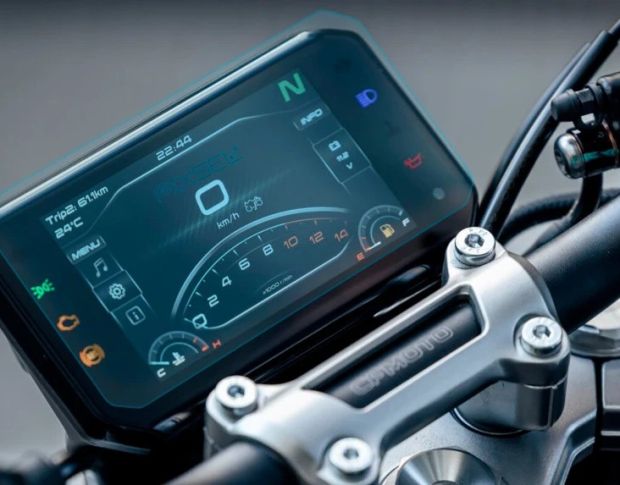 Защитное стекло Pixsel на спидометр мотоцикла CFMOTO 450NK 6.8“ (гибридное глянец)