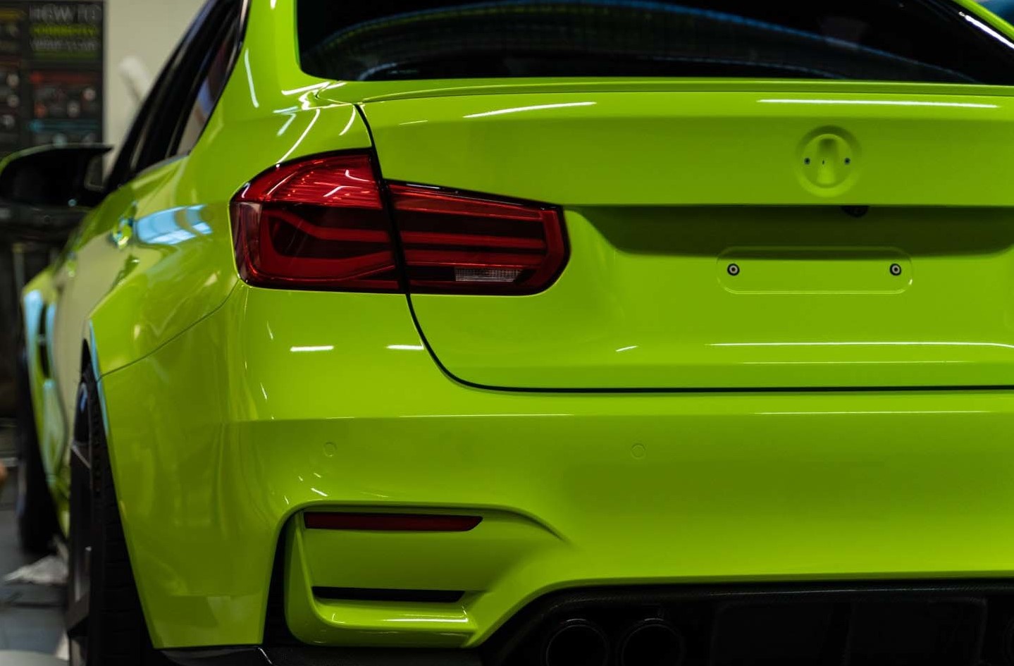 Глянцевая лайм зеленая пленка Avery Lime Green Gloss BP1170001